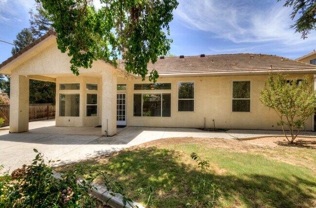 Building Photo - 5508 W Bluff Ave