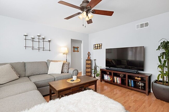Building Photo - 3 bed 1.5 baths + 2 car garage with a larg...