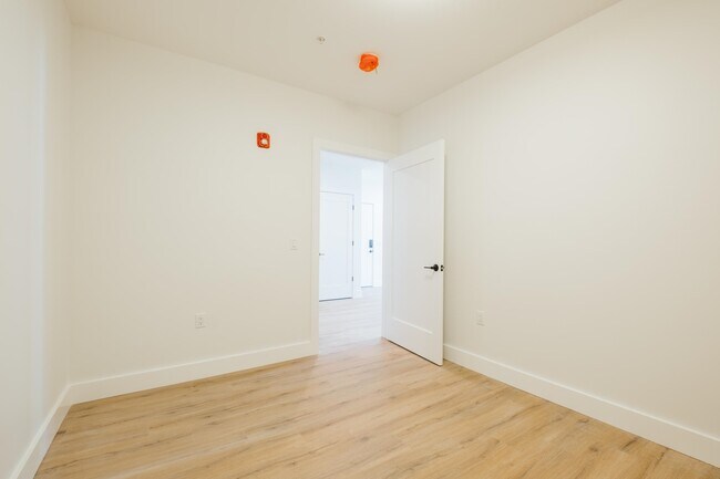 Building Photo - 67 Summer Ave