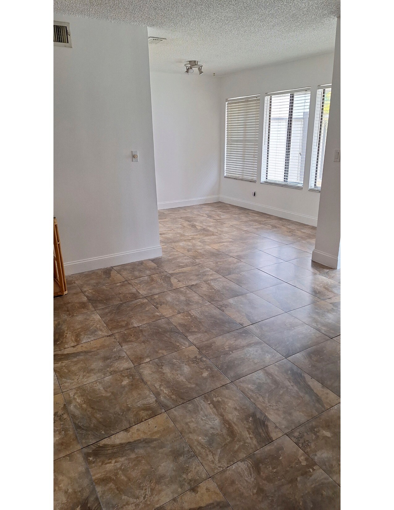 Well lit Dinning area - 4148 Player Cir