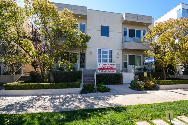 Front View - 14212 Riverside Dr