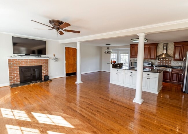 Building Photo - 5 bedroom home