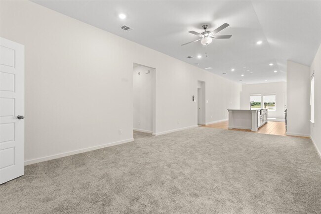 Building Photo - 6643 Escondido Dr