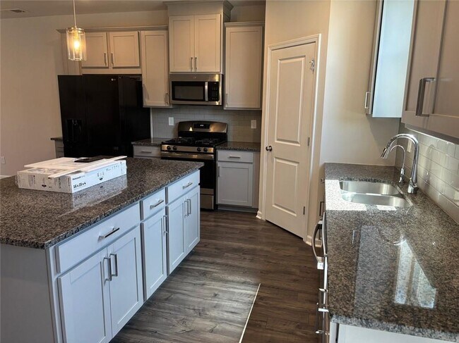 Building Photo - 3667 Hidden Valley Cir