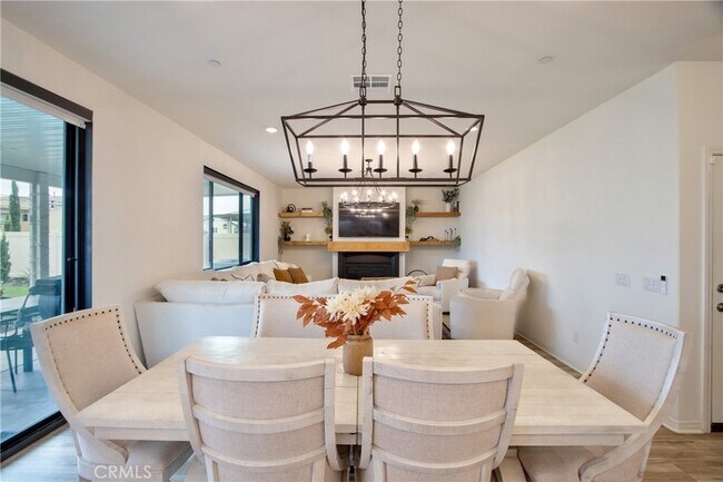 Building Photo - 33063 Table Rock Dr