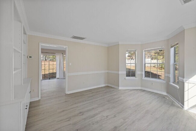 Building Photo - Experience a comfortable 3-bedroom, 3-bathroom single-family house.