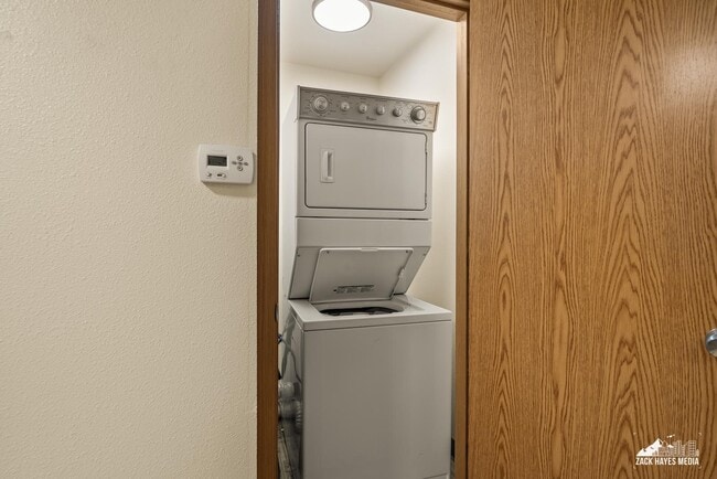 Building Photo - 4611 Juneau St