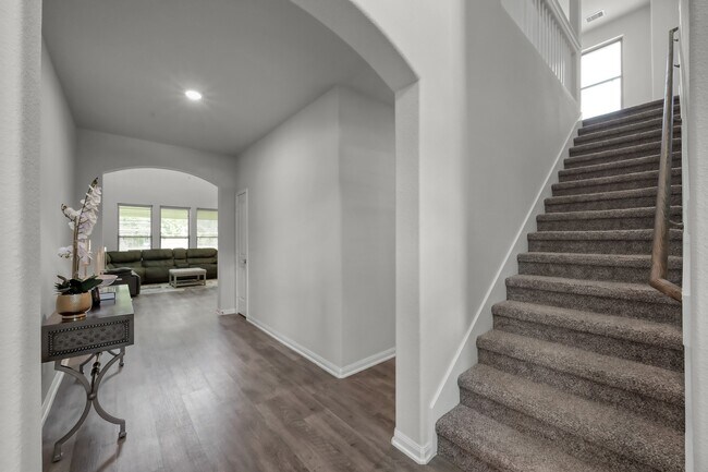 Building Photo - 6185 White Oak Leaf Lp