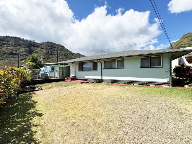 Building Photo - Small Dog Friendly Palolo House