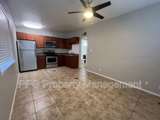 Building Photo - 906 S Mariana St