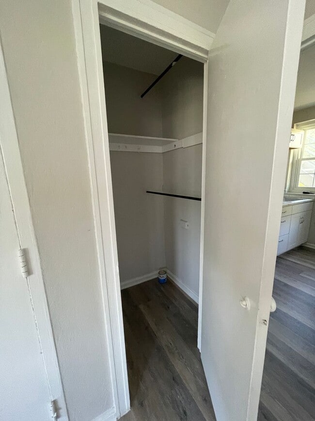 Building Photo - $500 off the First Months Rent!!!!! 1 Bedroom 1 Bath Condo at McDaniel Heights in the Heart of Hi...