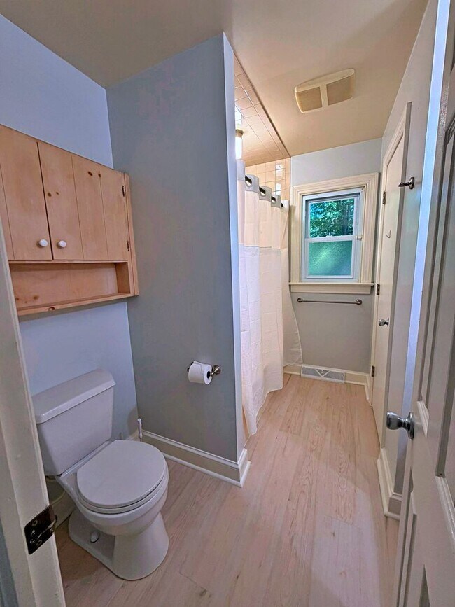 Building Photo - 8800 Sedbergh Dr