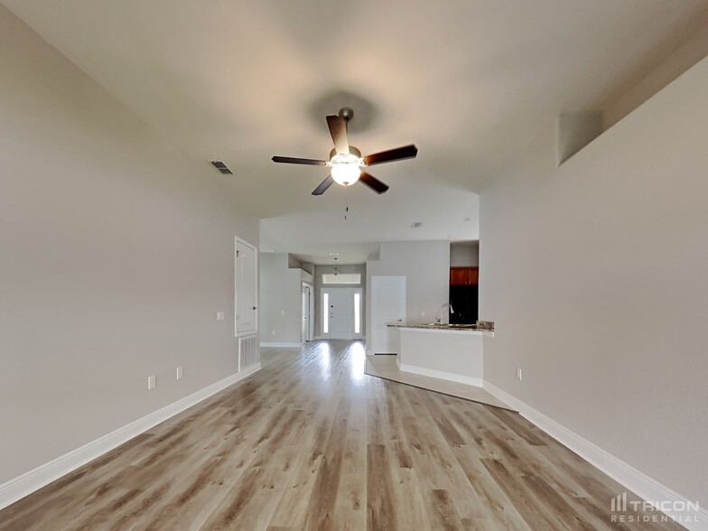 Building Photo - 387 Buchannan Dr