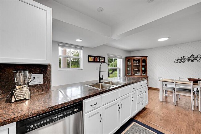 Building Photo - 1201 NW 112th Ave