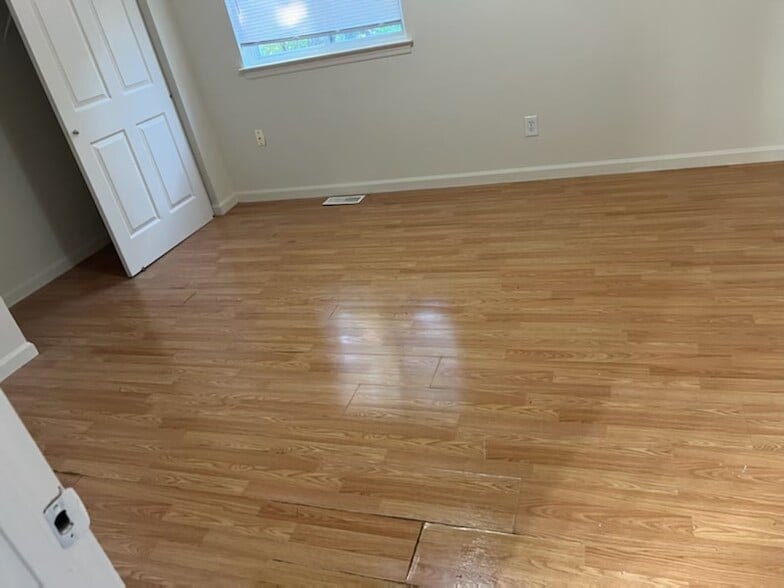Building Photo - 633 Palisades Dr