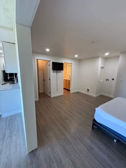 Building Photo - 103 A St