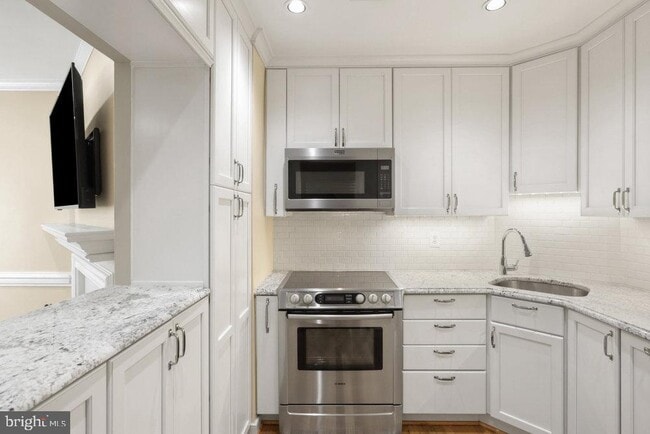 Building Photo - 568 N St Asaph St