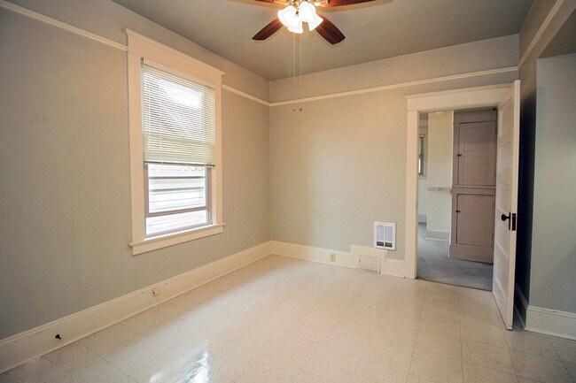 Building Photo - 3628-3634 SE Milwaukie Ave