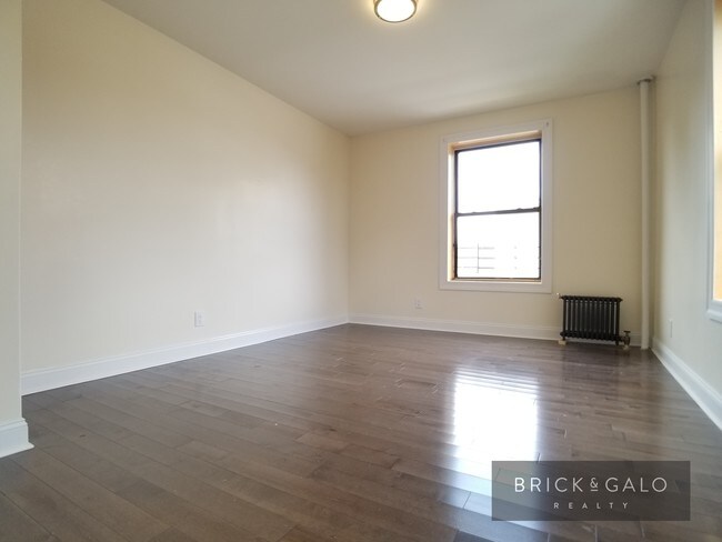 Building Photo - 224-24 Hinckley Pl