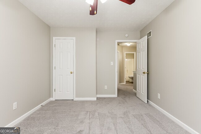 Building Photo - 165 Nowell Dr