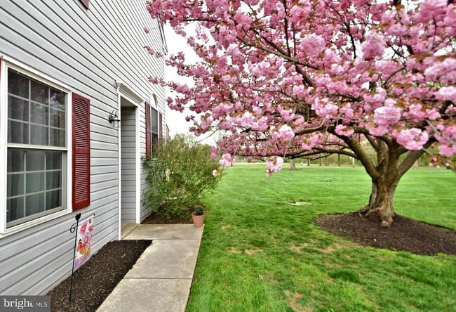 Building Photo - 800 Beacon Ct