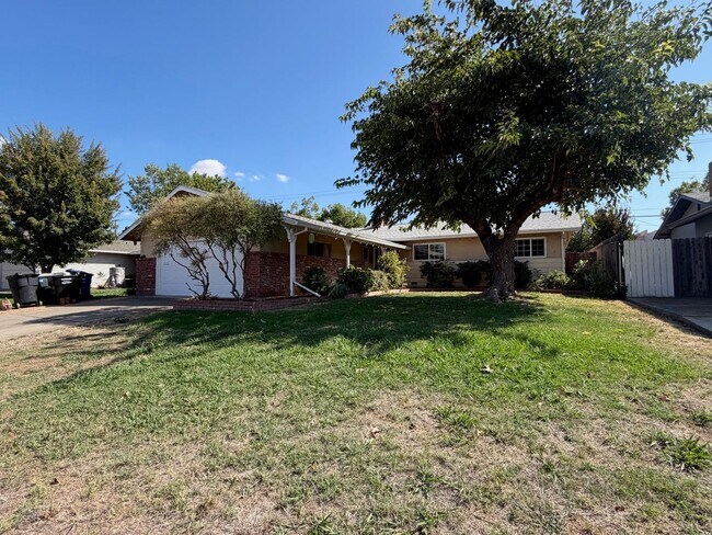Building Photo - 9152 Condesa Dr