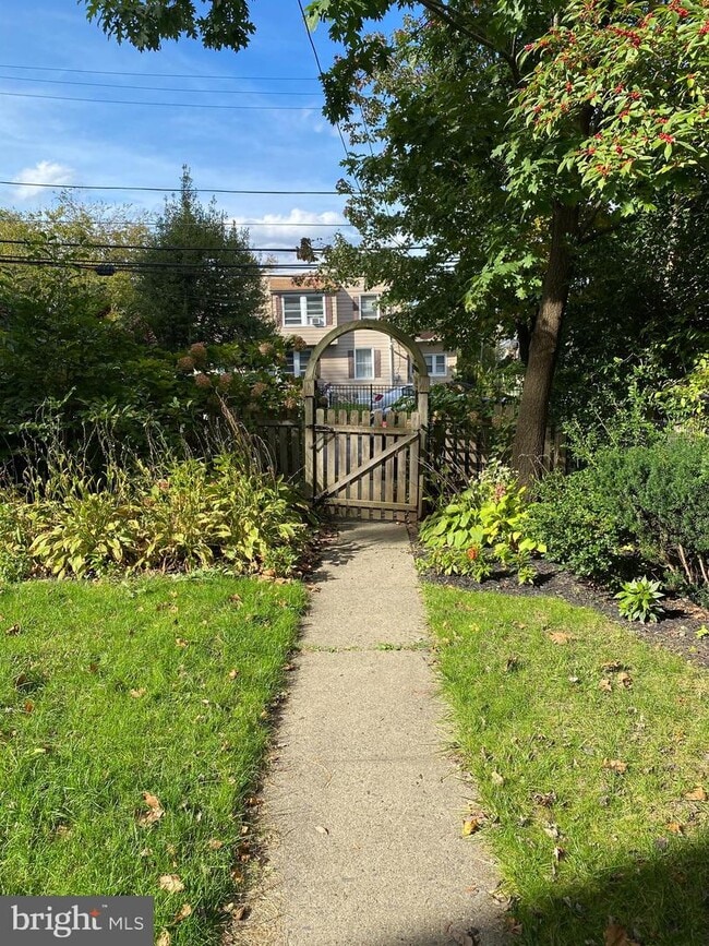 Building Photo - 145 Linwood Ave