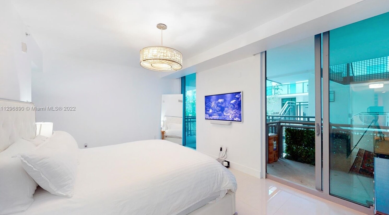 Building Photo - 6000 Collins Ave