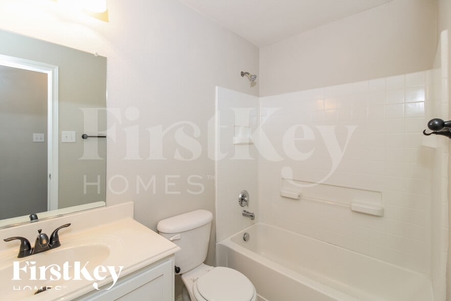 Building Photo - 2341 Aurora Dr