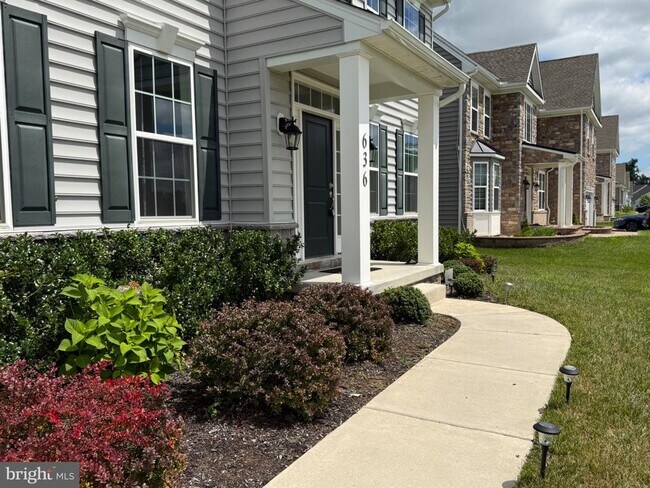 Building Photo - 636 McCracken Dr