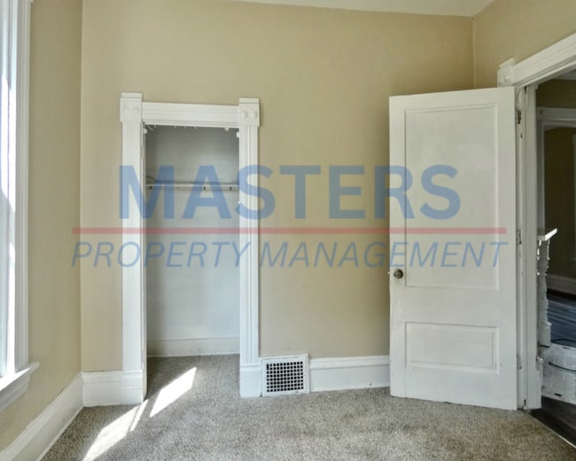 Building Photo - 834 Prouty Ave