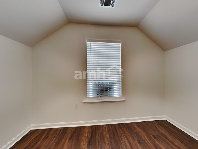 Building Photo - 455 Sunbury Dr