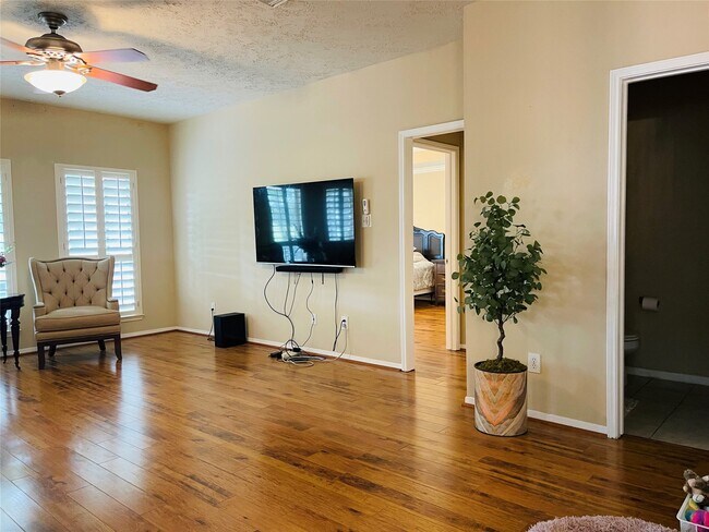 Building Photo - 21619 San Marino Dr