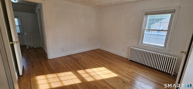 Building Photo - 83 Forest St