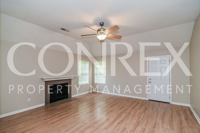 Building Photo - Two Story Contemporary 3 Bedroom in Huntsv...