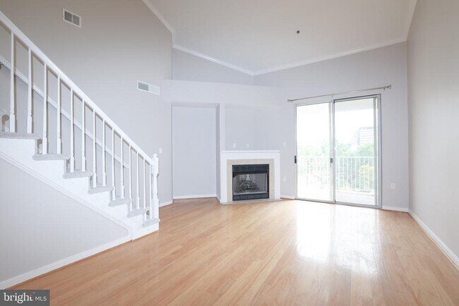 Building Photo - 1641 International Dr
