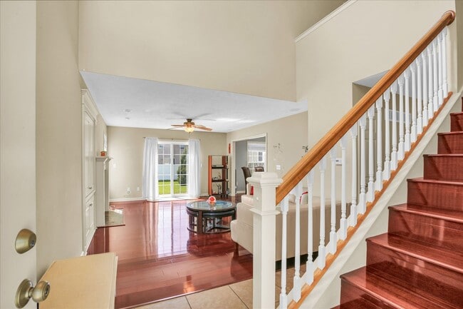 Building Photo - Updated 3 Bedroom Townhome in SW Champaign - Available 06/01/2026