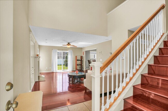 Building Photo - Updated 3 Bedroom Townhome in SW Champaign - Available 07/01/2026