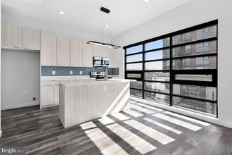 Building Photo - 506 H St NE