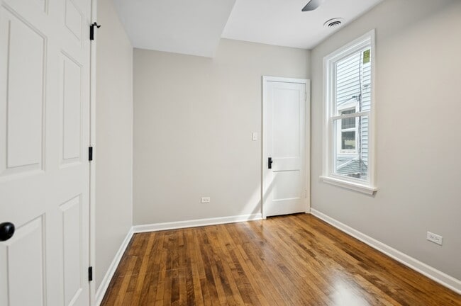 Building Photo - 3300 N Karlov Ave