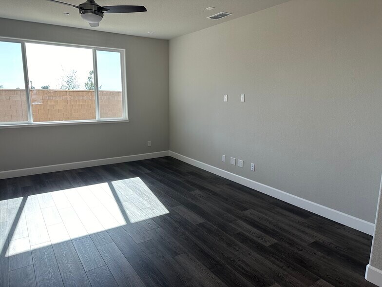 Building Photo - 3040 Vaughn Way