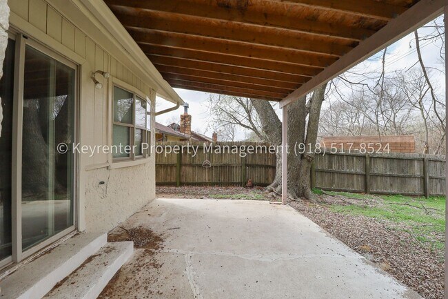 Building Photo - Beautifully Updated Home in Prime East Tulsa Location
