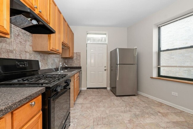 Building Photo - Two Bedroom Condo Unit in South Shore!