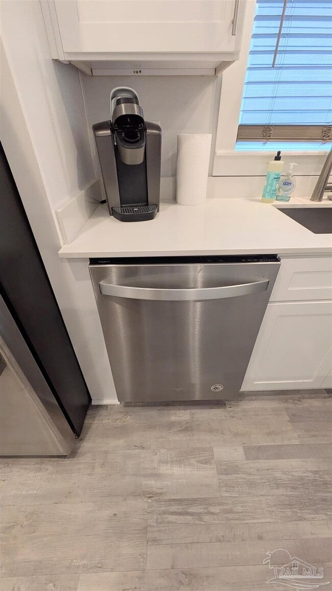 Building Photo - 379 S Clubbs St