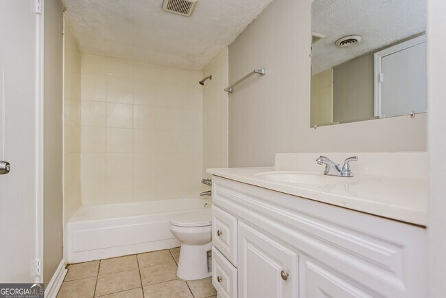 Building Photo - 3068 Caliente Ln