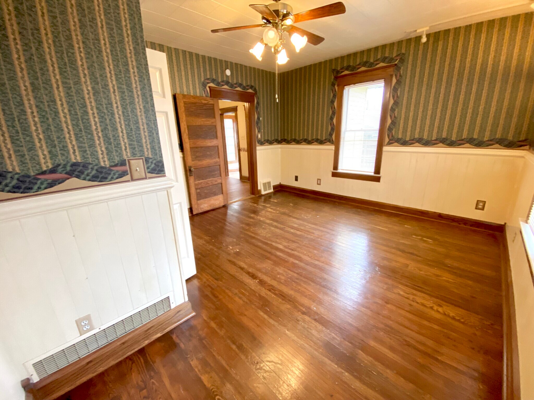 Building Photo - 837 Parkview St NE