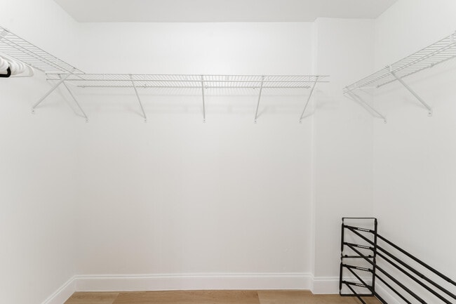 Building Photo - 665 Jeffery St