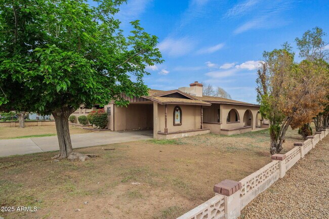 Building Photo - 2534 E Randall Dr