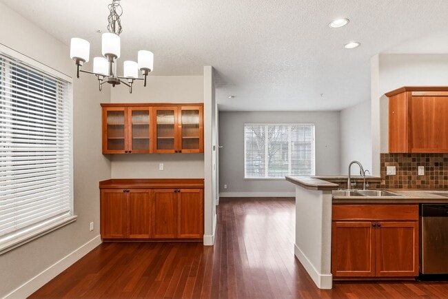 Building Photo - Just Listed!! 2 Bedroom, 2.5 Bathroom Townhouse in Arbor Villebois!