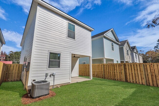 Building Photo - New Construction 3 bed 2.5 bath